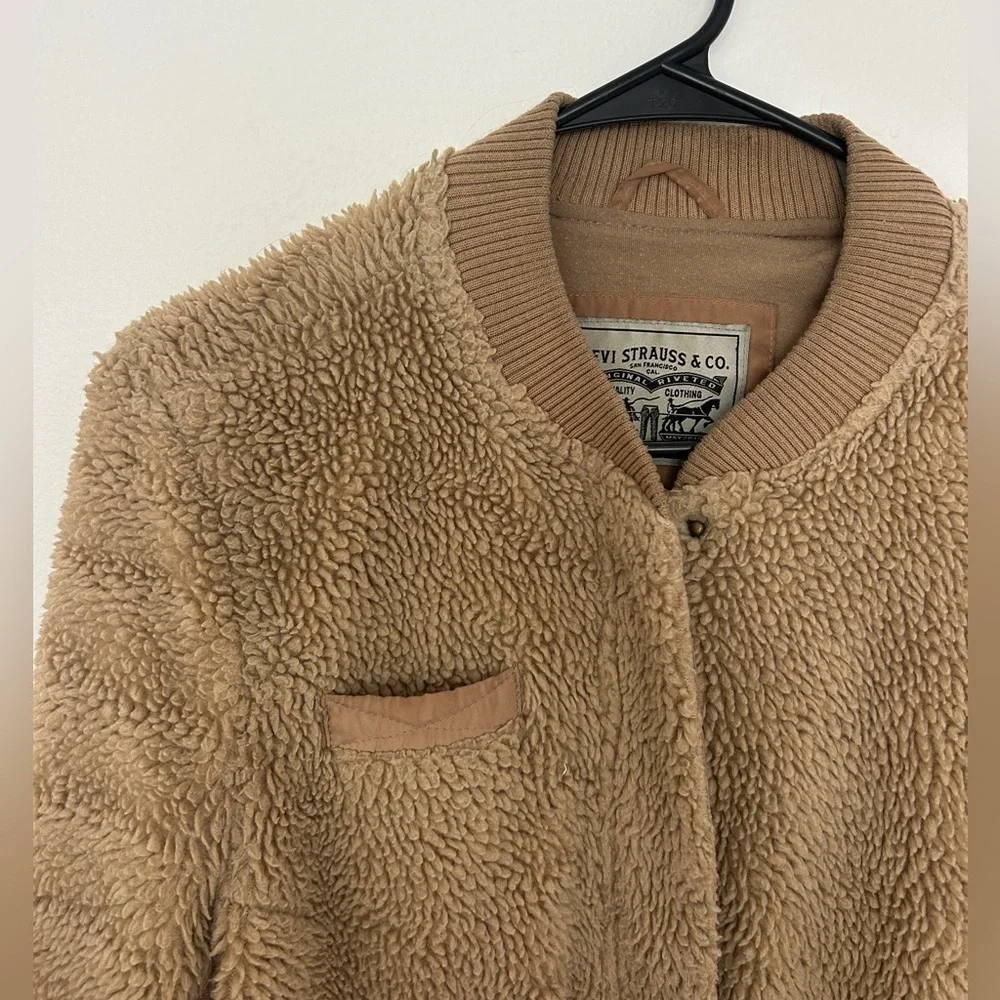 Levi’s Teddy Cozy Jacket - Picture 5 of 6